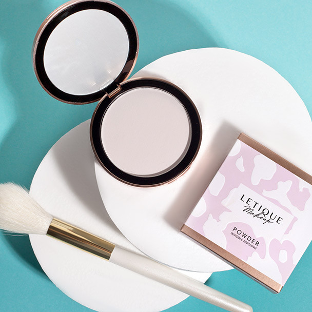 Прозрачная финишная пудра INVISIBLE FINISHING POWDER